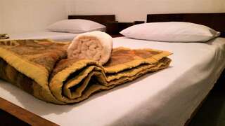 Хостелы Hostel Center Улцинь Трехместный номер с основными удобствами и общей ванной комнатой-3