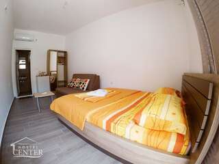 Хостелы Hostel Center Улцинь Двухместный номер с 1 кроватью и собственной ванной комнатой-2